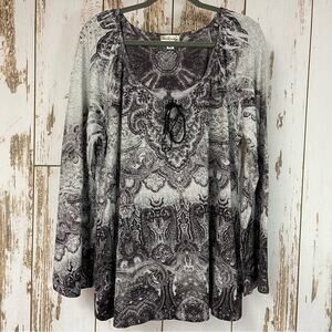 World Unity, Long Sleeve Printed Blouse. Size XL. In excellent condition!